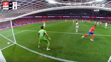 “No se puede permitir eso en un central de nivel”: lo de Alaba en el 1-0 es duro de ver