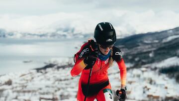 Ana Alonso subiendo una montaña.