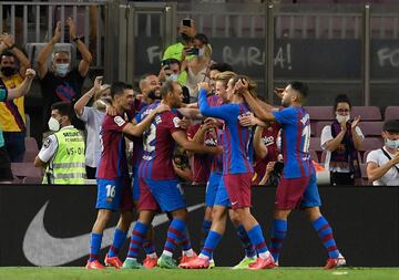 Martin Braithwaite marca de cabeza el 2-0 al filo del descanso para darle tranquilidad al Barcelona. 