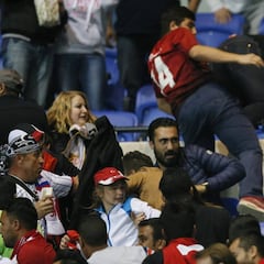 Vergüenza en Lyon: peleas en la grada e invasión de campo