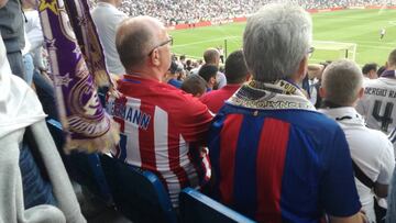 Aficionados en el Santiago Bernabéu.