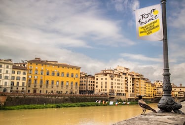 Decoración sobre el río Arno que discurre por la región de la Toscana.