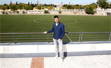 Cobeño posa para AS en la Ciudad Deportiva del Rayo. 