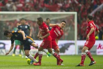 Así se vivió en el campo el partido de ida de semifinales entre los Diablos Rojos y el conjunto del Rebaño en el Nemesio Diez.