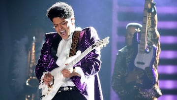 Bruno Mars performs "Let's Go Crazy" during a tribute to the late singer Prince at the 59th Annual Grammy Awards in Los Angeles, California, U.S. , February 12, 2017. REUTERS/Lucy Nicholson TPX IMAGES OF THE DAY