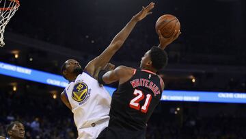 OAKLAND, CA - NOVEMBER 06: Kevin Durant #35 of the Golden State Warriors blocks a shot taken by Hassan Whiteside #21 of the Miami Heat at ORACLE Arena on November 6, 2017 in Oakland, California. NOTE TO USER: User expressly acknowledges and agrees that, by downloading and or using this photograph, User is consenting to the terms and conditions of the Getty Images License Agreement. Ezra Shaw/Getty Images/AFP
== FOR NEWSPAPERS, INTERNET, TELCOS & TELEVISION USE ONLY ==