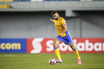 Defendió los colores de los felinos por muchos años, hasta el punto de convertirse en su capitán.