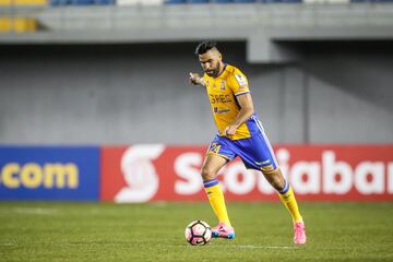 Defendió los colores de los felinos por muchos años, hasta el punto de convertirse en su capitán. 