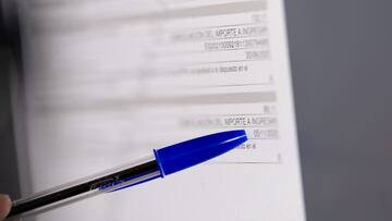 Una persona cumplimenta la declaración de la Renta, a 3 de abril de 2024, en Madrid (España). Los contribuyentes han presentado en el primer día y medio de la Campaña de la Renta 2024 un total de 1.675.000 declaraciones, lo que supone un descenso del 0,1% respecto al año pasado. Fuentes del organismo han informado de que, del conjunto de declaraciones presentadas, 136.000 se han realizado a través del nuevo servicio de 'Renta Directa' y 238.000 con la aplicación de la Agencia Tributaria, un 2,4% más.
03 ABRIL 2025
Eduardo Parra / Europa Press
03/04/2025