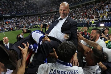 El 21 de mayo, con goles de Cristiano Ronaldo y Benzema dan la victoria en Málaga al Real Madrid y certifican el 33º campeonato del Real Madrid en Liga