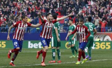 Saúl celebra el 2-1.