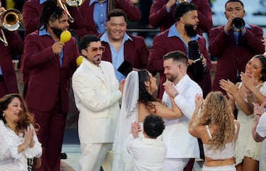 Durante la actuación se realizó una boda. Millones de espectadores en todo el mundo observaron el "Sí Quiero" de esta pareja mientras sonaba la música de Bad Bunny.