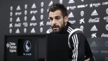 Negredo: "A veces los jugadores generamos tensión en la grada"