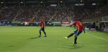 Jordi Alba centra de falta para que Costa marque el 1-0.