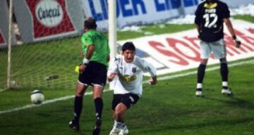 Miguel Aceval se transformó en el héroe de la final del Apertura 2006, tras convertir el penal que le otorgó el título a los albos.