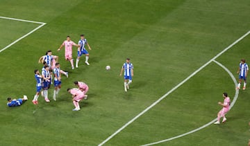 2-1. El astro argentino marca un tanto majestuoso de golpe franco desde el balcn del rea de los dragones. El 10 dirigi la remontada y la victoria de las 'Garzas'.