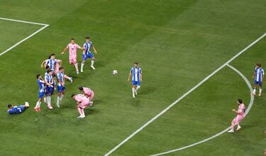 2-1. El astro argentino marca un tanto majestuoso de golpe franco desde el balcón del área de los dragones. El 10 dirigió la remontada y la victoria de las 'Garzas'.