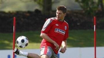 Gerrard prolonga su contrato con el Liverpool hasta 2013