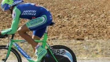 <b>VICTORIA APRETADA.</b> El español Rubén Plaza, del Comunidad Valenciana, ha conseguido la victoria en la vigésima etapa de la Vuelta a España, una contrarreloj de 38,9 kilómetros entre Guadalajara y Alcalá de Henares. Plaza ha ganado por centésimas a Roberto Heras (Liberty Seguros), que ha marcado el mismo tiempo de 41:31.