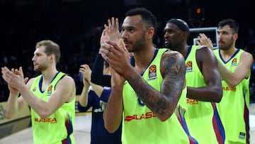 SDT01. Istanbul (Turkey), 19/04/2019.- Barcelona&#039;s players cheers their fans after the Euroleague play off basketball match between Anadolu Efes and Barcelona in Istanbul, Turkey 19 April 2019. (Baloncesto, Euroliga, Turqu&iacute;a, Estanbul) EFE/EPA/SEDAT SUNA