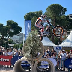 Madrid arde con la fiesta del motociclismo español