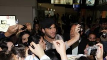 Llegada de Higuaín al Aeropuerto de Ezeiza.