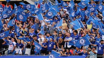 CHICAGO, ILLINOIS - AUGUST 02: Fans of Chelsea FC celebrate prior to the pre-season friendly match between Chelsea FC and Borussia Dortmund at Soldier Field on August 02, 2023 in Chicago, Illinois. Stacy Revere/Getty Images/AFP (Photo by Stacy Revere / GETTY IMAGES NORTH AMERICA / Getty Images via AFP)