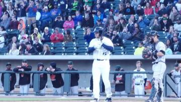 Tebow hits a home run in his minor league debut