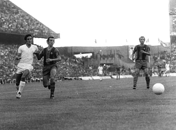 El estadio del Atlético de Madrid desde 1966 hasta 2017 acogió la final del Campeonato de España (la Copa) en 1974, siendo los finalistas el Real Madrid y el Barcelona. Ambos ya se habían enfrentado en anteriores estadios en la final (Valencia, Madrid), pero en el estadio rojiblanco sería la primera y última vez en dicha competición. Los blancos golearon a su rival barcelonista (4-0), con goles de Santillana, Rubiñán, Aguilar y Pirri. Se sacaban así la espina los madridistas de la derrota en Liga en el Bernabéu (0-5). Grosso de retiró en el minuto 85 para que Zoco pudiese entrar al campo y recoger la Copa de campeón: fue su último partido con la elástica madridista.