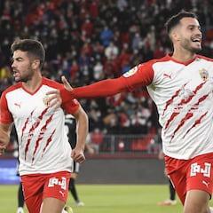 El Almería lidera con mano de hierro