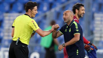 GETAFE, SPAIN - JUNE 16: Abelardo Fernandez, Head Coach of RCD Espanyol bumps arms with the match referee after the Liga match between Getafe CF and RCD Espanyol at Coliseum Alfonso Perez on June 16, 2020 in Getafe, Spain. (Photo by Angel Martinez/Getty I