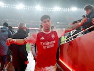 LONDON, ENGLAND - FEBRUARY 03: Piero Hincapie celebrates with the Arsenal fans after the Carabao Cup Semi Final Second Leg match between Arsenal and Chelsea at Emirates Stadium on February 03, 2026 in London, England. (Photo by Stuart MacFarlane/Arsenal FC via Getty Images)