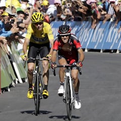 Chris Froome y Porte se suman a la polémica del Toblerone