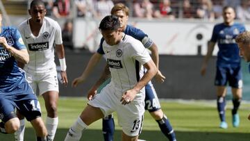 Carlos Salcedo es fichado por el Eintracht Frankfurt hasta 2022