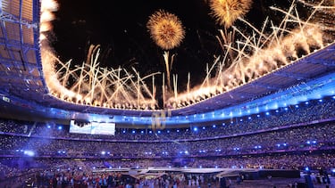 Fotografía del final de la ceremonia de clausura de los Juegos Olímpicos de París 2024 celebrada este domingo, en el Estadio de Francia en Saint-Denis.