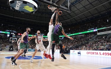 El Unicaja sobrevive al bombardeo del Baskonia