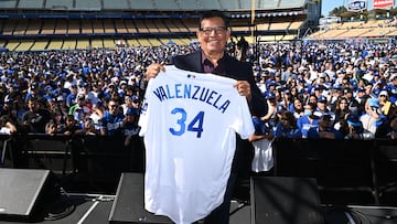 Los Dodgers retiraron el número 34 para honrar la carrera de Fernando Valenzuela y el exjugador espera que la organización consiga otro campeonato este año.