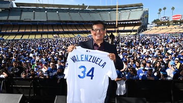 Los Dodgers retiraron el número 34 para honrar la carrera de Fernando Valenzuela y el exjugador espera que la organización consiga otro campeonato este año.