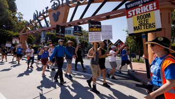 FILE PHOTO: SAG-AFTRA actors and Writers Guild of America (WGA) writers walk the picket line outside Disney Studios in Burbank, California, U.S., July 25, 2023.   REUTERS/Mike Blake/File Photo