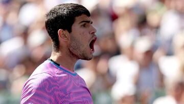 Carlos Alcaraz celebra su triunfo contra Fabian Marozsan en Indian Wells.