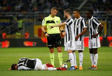 Mandzukic a doubt for Serie A run-in after Vecino's horror tackle