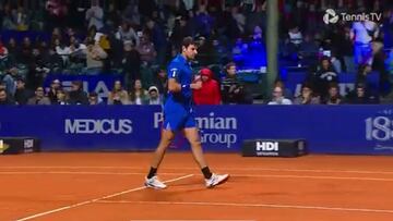 Zapata da la campanada con un triunfo ante Schwartzman