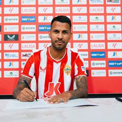 Oficial: Jonathan Viera firma por el Almería hasta 2025