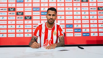 Jonathan Viera firma con la UD Almería hasta 2025.