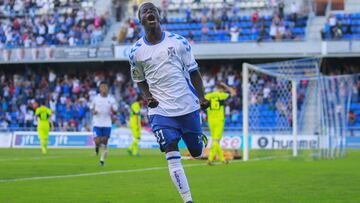 El Tenerife se asienta en zona playoff y aleja al Elche