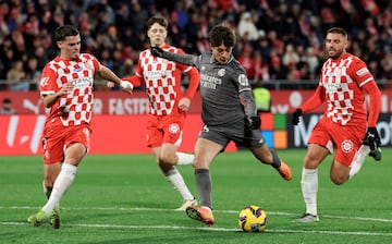 0-2. Asistencia de Jude Bellingham al espacio para la carrera del jugador turco del Real Madrid. El dorsal 15 aguanta, le gana la posicin a Miguel Gutirrez y finaliza con un disparo cruzado, raso, con la zurda, para superar la estirada de Paulo Ganazzaniga.