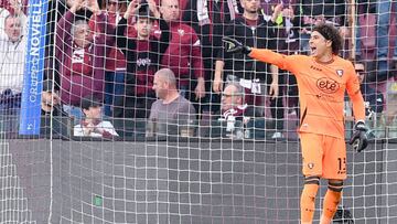 Guillermo Ochoa vuelve a destacar en el empate del Salernitana
