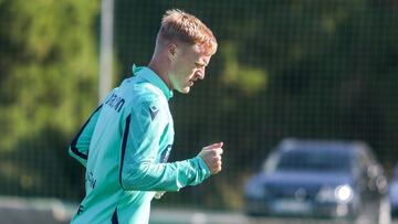 Jens Jonsson, jugador del Cádiz, durante una sesión de entrenamiento.