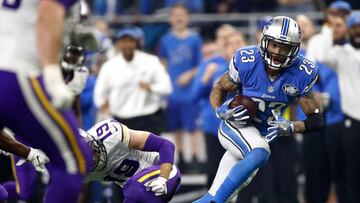 DETROIT.MI - NOVEMBER 24: Darius Slay #23 of the Detroit Lions runs the ball back after intercepting a pass in front of Adam Thielen (19) of the Minnesota Vikings with 30 seconds left in the fourth quarter at Ford Field on November 24, 2016 in Detroit, Michigan. The Lions kicked a field goal as time ran out to defeat the Minnesota Vikings 16-13.   Gregory Shamus/Getty Images/AFP
 == FOR NEWSPAPERS, INTERNET, TELCOS &amp; TELEVISION USE ONLY ==