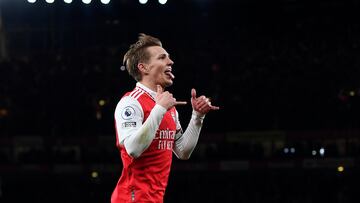 Martin Odegaard, jugador del Arsenal, celebra su gol ante el Everton.